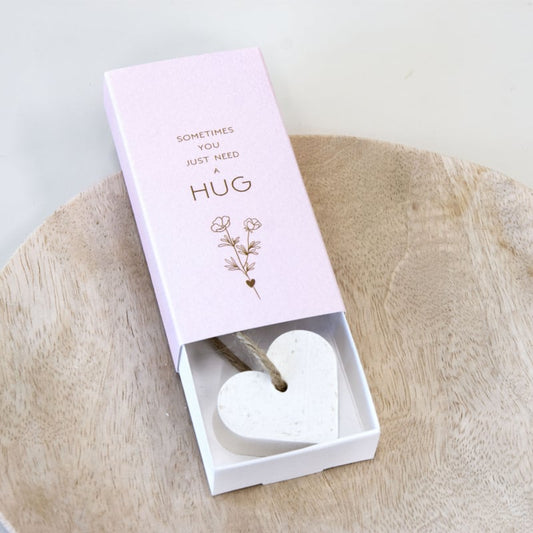 Gift doosje met zeepje | sometimes you just need a hug